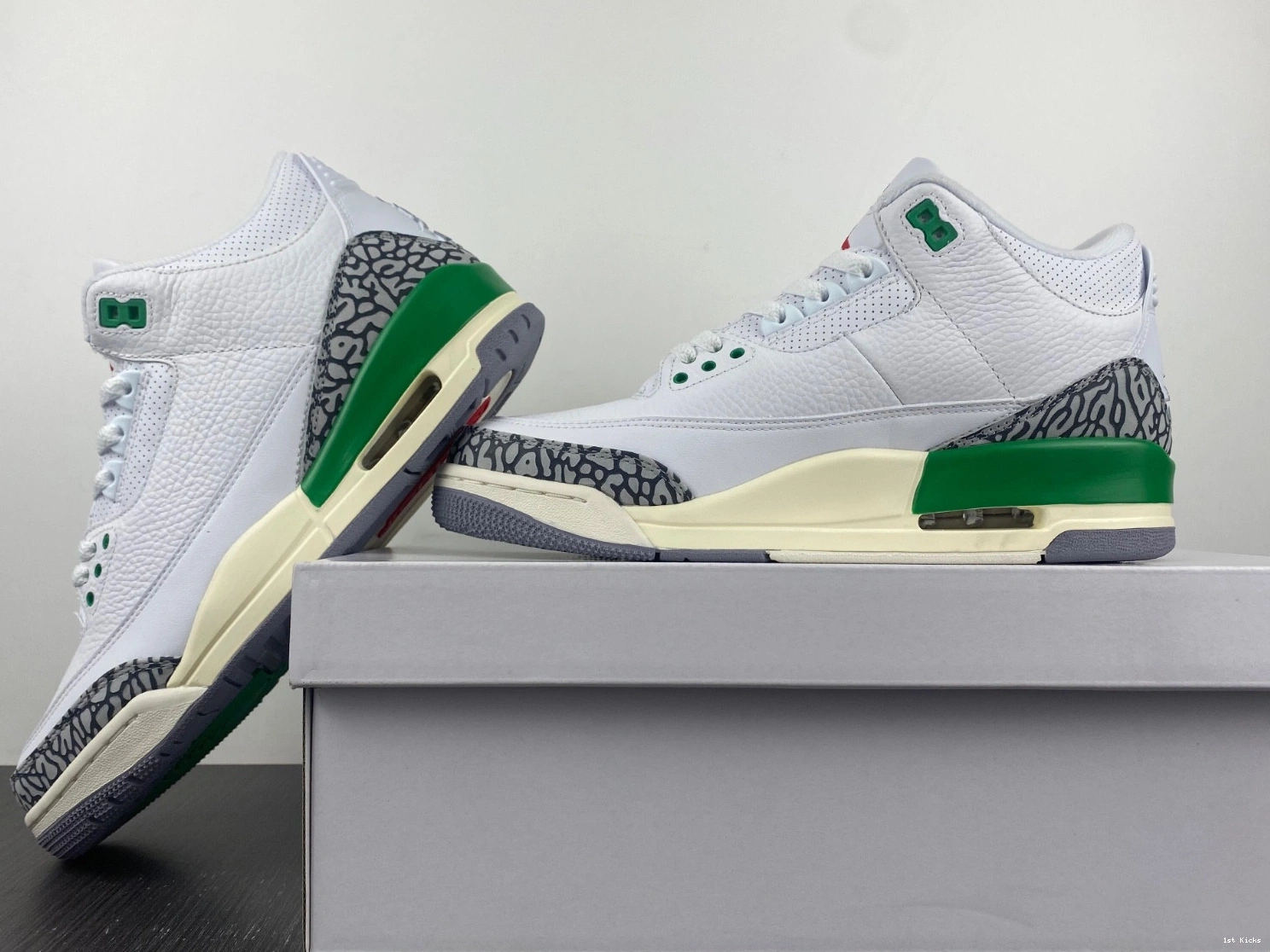CK9246-136 Air Lucky 3 Jordan Green WMNS 0430